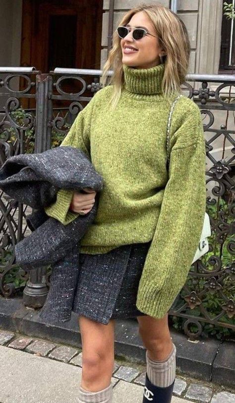 Chunky Sweater Outfit, Turtleneck Sweater Outfit, Chunky Turtleneck Sweater, Turtleneck Outfit, Sweater Outfit, Ladies Turtleneck Sweaters, Thick Sweaters, Womens Turtleneck, Green Outfit