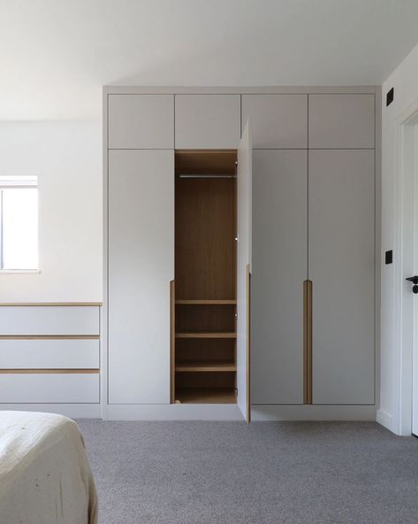 Modern Scandinavian Wardrobe Design, Modern Wardrobe Cabinet, Wardrobe Around Door, Hallway Wardrobe Ideas, Modern Built In Wardrobe, Scandinavian Wardrobe Design, Minimal Wardrobe Design, Wardrobe Colour Ideas, Wardrobe Furniture Design