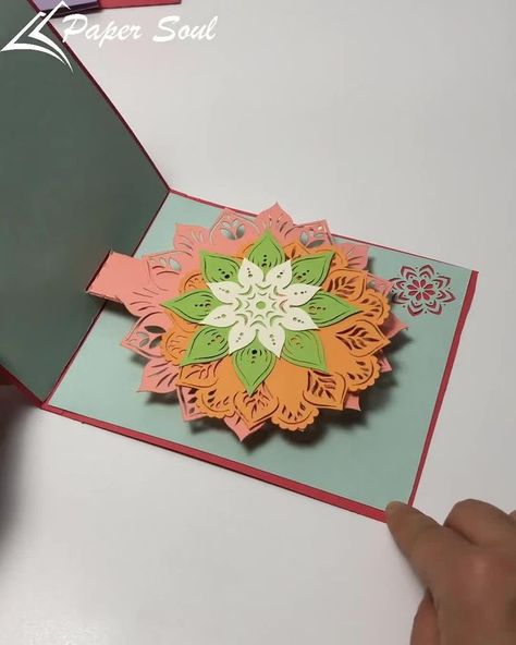 Spinning Card Diy, Mandala Card, Diy Pop Up Cards, Easy Mandala, Paper Craft Videos, Folding Origami, Pop Up Art, Instruções Origami, Seni Dan Kraf