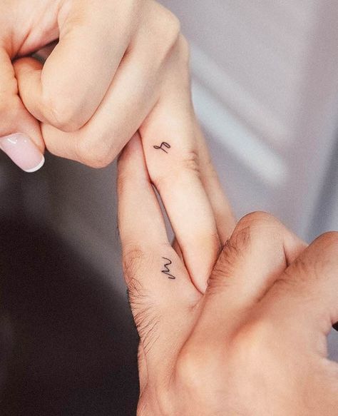 61 Non-cliché Small Tattoos For Couple - Our Mindful Life Small Best Friend Tattoos, Finger Tattoos For Couples, Small Star Tattoos, Promise Tattoo, Matching Friend Tattoos, Small Matching Tattoos, Matching Best Friend Tattoos, Couple Matching Tattoo, Small Couple Tattoos