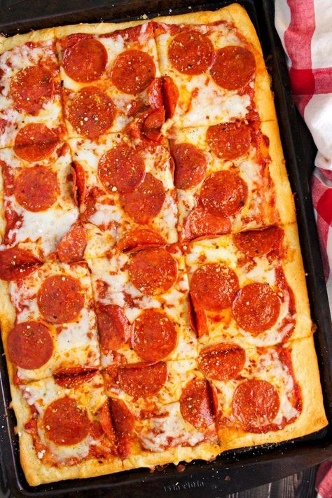 Crescent Pizza Recipes, Crescent Pizza, Recipes Using Crescent Rolls, Easy Crescent Rolls, Crescent Roll Pizza, Delicious Pizza Recipes, French Bread Pizza, Pizza Recipes Easy, Pizza Crust Recipe