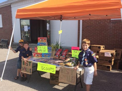 Cub Scout popcorn sales don't just raise money for your pack. They also give your son opportunities to practice important life skills. If you're looking for ideas to share at your Cub Scout popcorn sales kickoff, share this information. It'll tell parents what their sons can learn--whether selling door to door or at your show and sell booth or table. Cub Scout Popcorn Kickoff Ideas, Cub Scout Recruitment Table, Popcorn Kickoff Cub Scouts, Cub Scout Belt Loop Display, Boy Scout Popcorn, Cub Scout Popcorn, Fundraising Signs, Cub Scout Bear Requirements, Boy Scout Activities