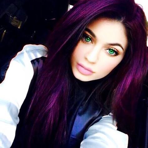 Purple Hair Green Eyes, Hair Green Eyes, Violet Hair, Haute Hair, Funky Fashion, Green Hair, Purple Hair, Green Eyes, Cute Hairstyles