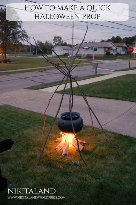 Diy Halloween Props, Halloween Chic, Cheap Diy Halloween Decorations, Halloween Decor Diy, Halloween Outside, Halloween Props Diy, Halloween Front Porch Decor, Halloween Witch Decorations, Halloween Decorations Diy Outdoor