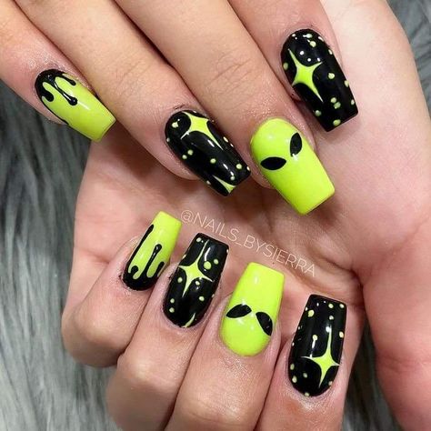 Alien Nail Ideas, Punk Nail Ideas, Alien Nails Acrylic, Alien Acrylic Nails, Rave Nails Festivals, Black Yellow Nails, Punk Nails Grunge, Alien Nails Design, Alien Nail Art