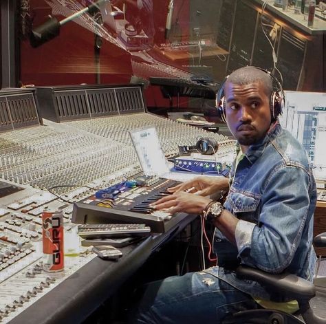 Kanye West In Studio, Kanye In The Studio, Kanye Studio, Avid Pro Tools, Tupac Pictures, Music Studio Room, Music Software, Dream Music, Photoshop Pics