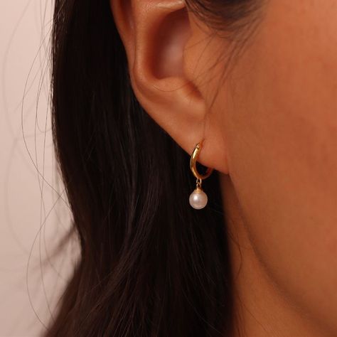 #Earrings #Jewelry #FashionAccessories #HandmadeEarrings #StatementEarrings #DangleEarrings #BohoStyle #Accessorize #EarCandy #PinterestFinds #EarringInspiration #UniqueJewelry #TrendyEarrings #FashionTrends #StyleInspo خواتم خطوبة, Drop Hoop Earrings, Reflecting Light, Gold Pearl Earrings, Classy Jewelry, Party Earrings, Gold Earrings Designs, Jewelry Lookbook, Girly Jewelry