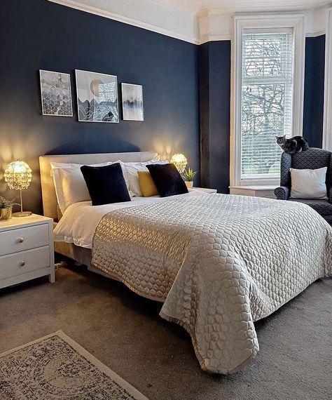 Black And Rust Bedroom, Rust Bedroom, Dark Blue Bedroom Walls, Bedroom Color Scheme Ideas, Bedroom Aesthetic Dark, Dark Bedroom Aesthetic, Blue Bedroom Colors, Dark Cozy Bedroom, Color Scheme Ideas