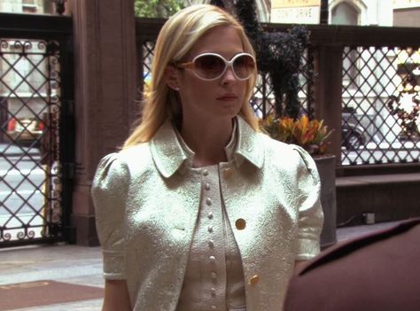 Kelly Rutherford Style, Lily Van Der Woodsen, Gossip Girl Season 1, Kaptan Jack Sparrow, Jenny Humphrey, Gossip Girl Aesthetic, Kelly Rutherford, Gossip Girl Outfits, Penn Badgley