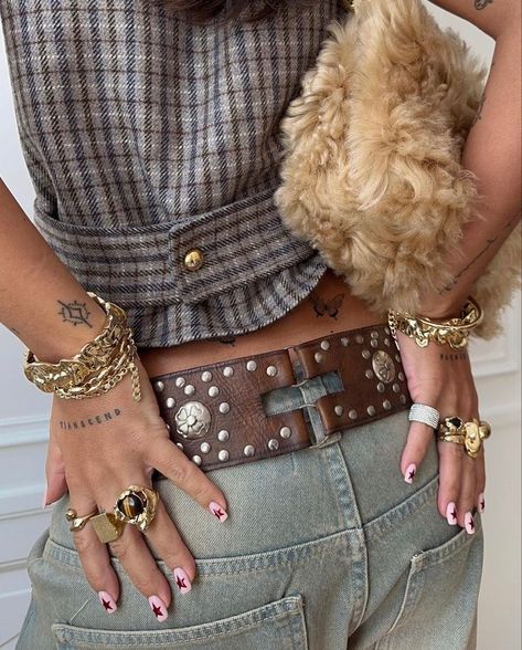 Rings And Bracelets, Dope Jewelry, Funky Jewelry, Jewelry Lookbook, Stacked Jewelry, Mode Inspo, Dream Jewelry, Mode Vintage, Jewelry Inspo