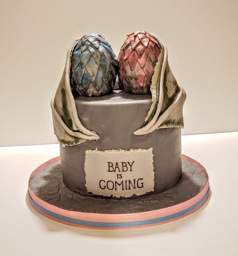 Instagram @dawn_sweet_treats Game Of Thrones Baby Announcement, Game Of Thrones Cake Ideas, Game Of Thrones Baby Shower Ideas, Viking Baby Shower Ideas, Easter Gender Reveal Party, Game Of Thrones Birthday Cake, Gateau Harry Potter, Game Of Thrones Birthday, Game Of Thrones Cake