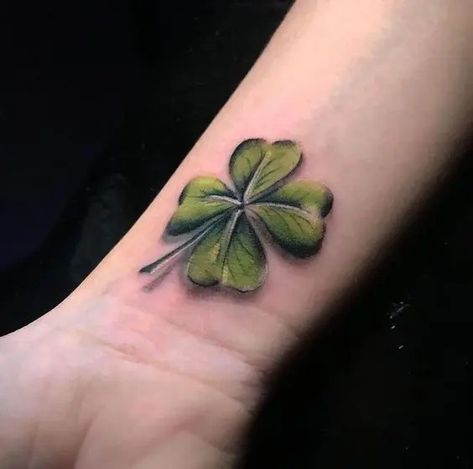 Irish Clover Tattoo, Irish Flower Tattoo, Clover Tattoo Design, Celtic Clover Tattoos, Irish Shamrock Tattoo, Leprechaun Tattoos, Shamrock Tattoo, Leaf Clover Tattoo, Tattoo Homme