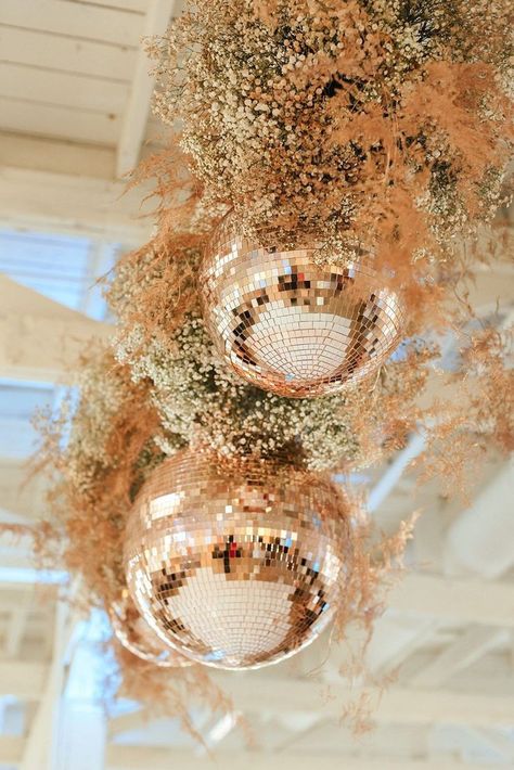 Disco Wedding, Mumu Wedding, Disco Decorations, Disco Theme, Nye Wedding, Dance Floors, Wedding Types, Eclectic Wedding, Sacred Spaces