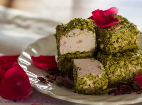 Pistachio and Rosewater Marshmallows Vegan Gluten Free Cookies, Baking Contest, How To Make Marshmallows, Gelatin Recipes, Easy Gluten Free Desserts, Sweet Treats Desserts, Homemade Sweets, Homemade Marshmallows, Coconut Recipes