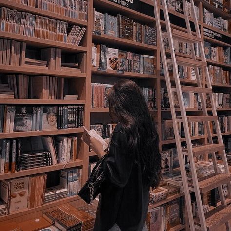 Reader Girl, Library Aesthetic, Book Wallpaper, Dark Academia Aesthetic, My Man, Fantasy Aesthetic, Academia Aesthetic, Aesthetic Images, Book Photography