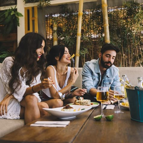 Friends In Restaurant, Rooftop Restaurants, Friends Drinks, Love Backgrounds, Rooftop Restaurant, Happy Friends, Outdoor Restaurant, Tap Room, Female Friends