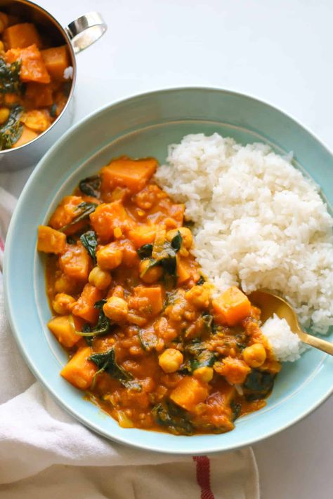 Easy Butternut Squash Curry with Chickpeas Buttercup Squash Curry, Yellow Squash Curry, Butternut Squash Chickpea Curry, Butternut Squash Curry Recipes, Curry With Chickpeas, Butternut Squash Stew, Squash Curry, Buttercup Squash, Butternut Squash Curry