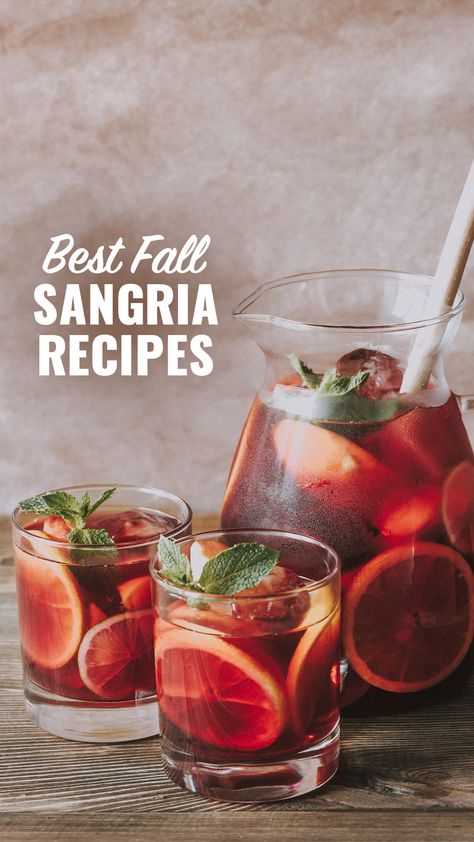 Sangria Recipes For Fall, Best Fall Sangria Recipe, Sangria Fall Recipes, Spiced Sangria Recipe, Easy Drinks For Party, Fall Cocktails In A Pitcher, Rum Sangria Recipe, Fall Themed Drinks Alcohol, Friendsgiving Sangria