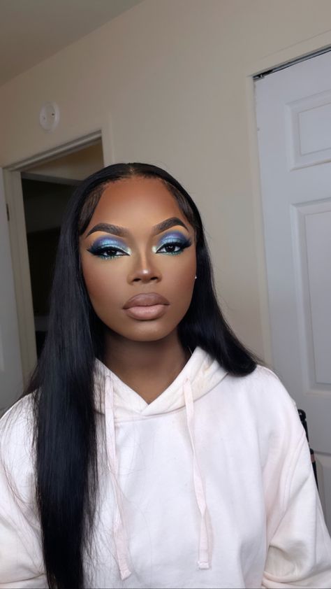 Makeup Looks Glitter, Blue Eyeshadow Makeup, Flawless Face Makeup, Blue Makeup Looks, Brown Girls Makeup, Glitter Makeup Looks, Euphoria Makeup, Prom Makeup Looks, Makeup For Black Skin