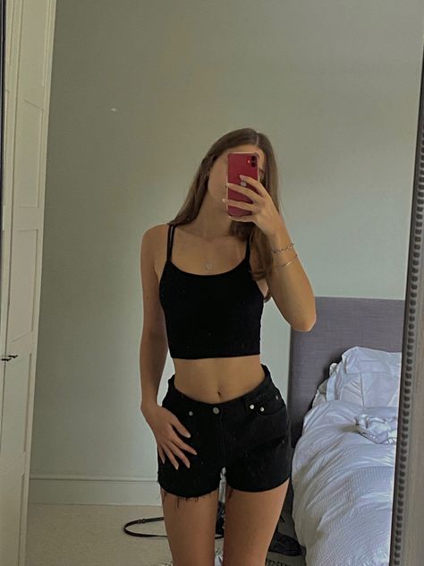 Girl in black outfit with shorts and tank top Black Tanktop Croptop Outfit, Tanktop Croptop Outfit, One Strap Top, Tight Tank Top, Book Outfits, Casual Outfit Summer, Tøp Aesthetic, Short Tank Top, Tank Top Outfits