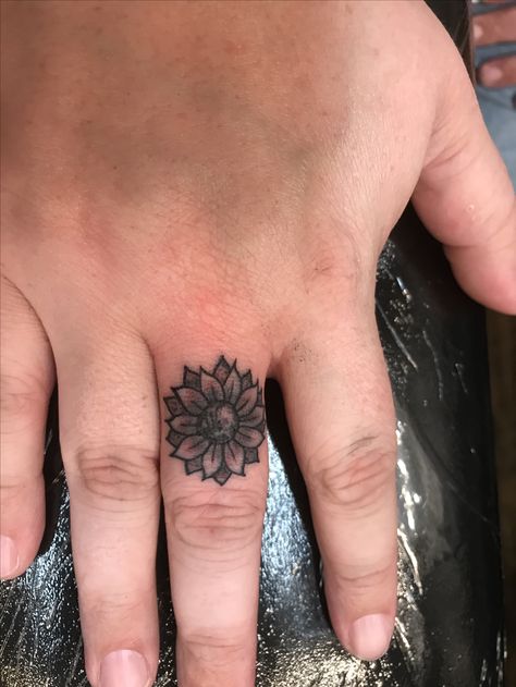 My new sunflower tattoo! #Fingertattoo #sunflower 🌻 Sunflower On Hand Tattoo, Sunflower Tattoo On Finger, Sunflower Ring Tattoo, Sunflower Tattoo Finger, Hand Sunflower Tattoo, Sunflower Finger Tattoo, Sunflower Wedding Ring, Rebirth Tattoos, Sunflower Wedding Rings