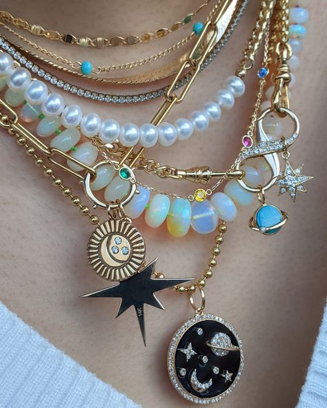 God Jewellery, Rainbow Opal, Chic Necklace, Celestial Jewelry, Stacked Jewelry, Trendy Necklaces, Jewelry Lookbook, Trending Fashion, Bijoux Diy