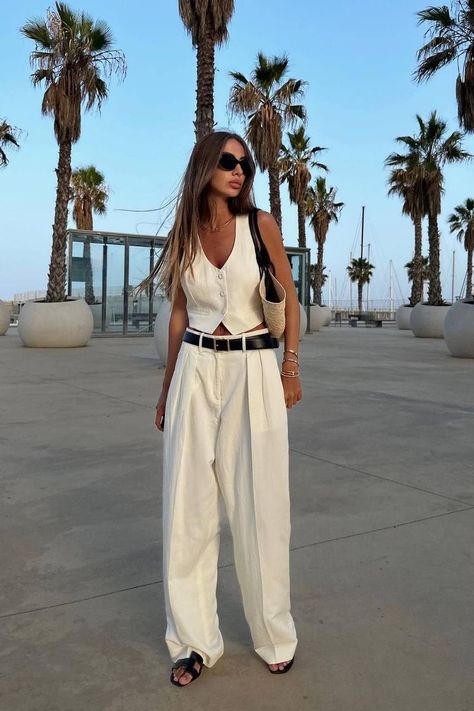 2025 Outfits, Moda Over 40, Palm Springs Outfit, Minimal Stil, Minimalist Moda, Cute Vacation Outfits, How To Look Expensive, Spring Trends Outfits, Chique Outfits