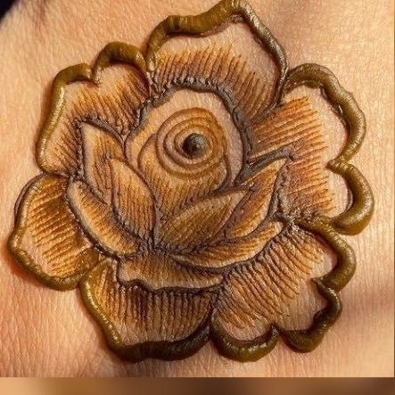 Mehndi lover❤️ | WhatsApp Channel Back Hand Patch Mehndi Designs, New Flowers Mehndi Designs, Henna Practice Designs, Roses Mehendi Design, Mehandi Flowers Design, Mehendi Rose, Mehndi Designs Flowers, Mehndi Flower Designs, Mehndi Basics