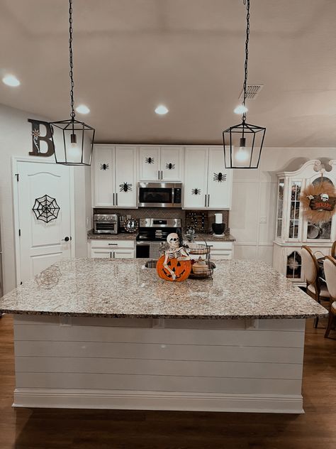 Kitchen Halloween, Dream Kitchens, Tiny House Decor, Halloween Aesthetic, Diy Halloween Decorations, Bedroom Inspo, Halloween Art, Halloween Decor, House Decor