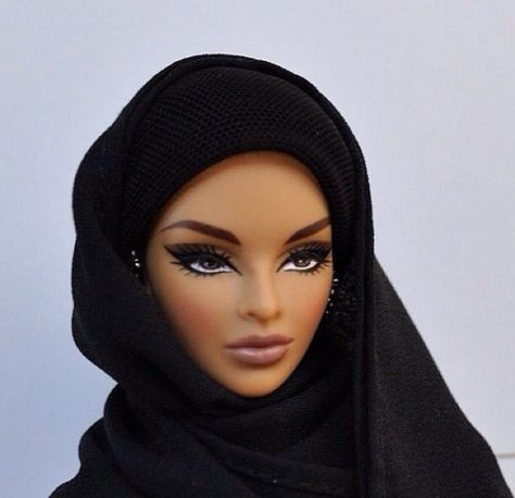 Curated by Suburban Fandom, NYC Tri-State Fan Events: http://yonkersfun.com/category/fandom/ Hijab Barbie, Khaleeji Abaya, Dubai Fashionista, Im A Barbie Girl, Fashion Royalty Dolls, Black Barbie, Barbie I, Black Doll, Barbie Friends