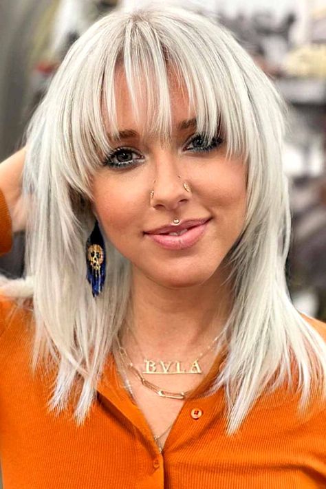 Choppy Bob Hairstyles With Bangs, Bobbed Hairstyles With Fringe, Long Bob With Bangs, Haircut With Bangs, Bob Hairstyles With Bangs, Bob Haircut With Bangs, Long Bob Haircuts, Makeup Stuff, Bob With Bangs