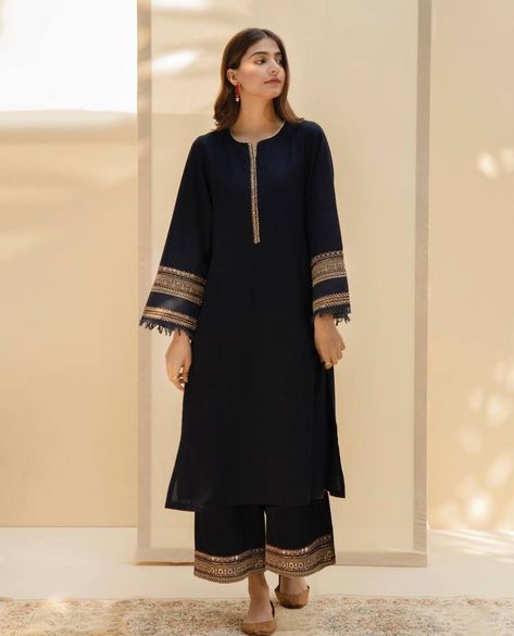 Velvet Suit Design, Velvet Dress Designs, Simple Kurti Designs, Pakistani Fashion Casual, Casual Indian Fashion, Desi Fashion Casual, Pakistani Fancy Dresses, Pakistani Dresses Casual, Pakistani Fashion Party Wear