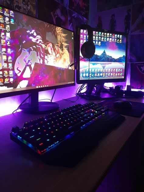 Dark Gamer Aesthetic, Gamer Boys Aesthetic, Computer Pics, Noah Core, Play Computer, Pc Photo, Home Studio Setup, Pc Gaming Setup, Gaming Setups