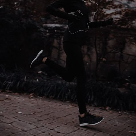 Running Aesthetic, Tomboy Aesthetic, Lion Book, High School Books, Crooked Smile, Dark Feminine Aesthetic, Book Writing Tips, Running Motivation, Feminine Aesthetic