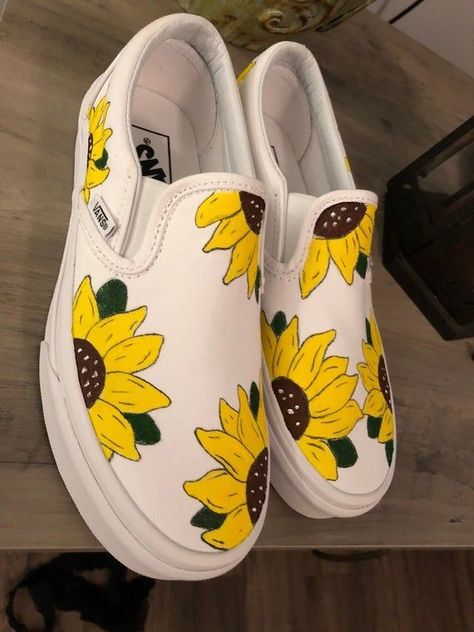 Shoe Painting Ideas Vans, Painting Vans, Shoe Customs, Shoe Customization, Canvas Shoes Diy, Handpainted Shoes, Teen Shoes, Vans Shoes Fashion, Sunflower Vans