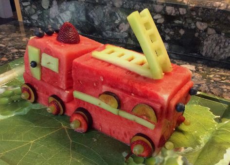 Watermelon Truck, Fire Engine Cake, Veggie Display, Fruit Birthday Cake, Baby Shower Fruit, Fireman Party, Firefighter Birthday, Fruit Birthday, Postre Keto