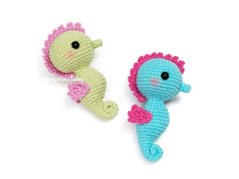 Free tiny seahorse crochet pattern Sea Horse Crochet Pattern Free, Sea Horse Crochet, Seahorse Amigurumi Free Pattern, Crochet Small Seahorse Free Pattern, Amigurumi Seahorse, Seahorse Crochet, Mini Crochet Sea Creatures, Heidi Bears, Crochet Keychains