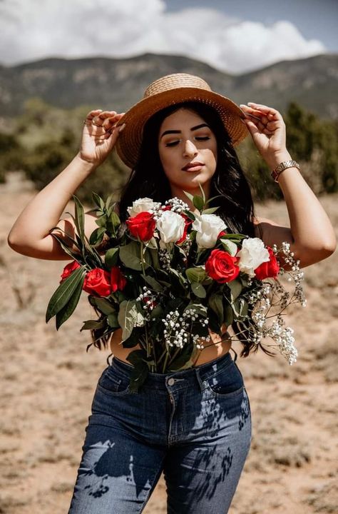 Flowers In Jeans Photography, Pants Photoshoot, 30th Photoshoot, Top Photoshoot, Photography Sets, Country Photoshoot, Flower Portrait, Beautiful Photoshoot Ideas, Spring Photoshoot