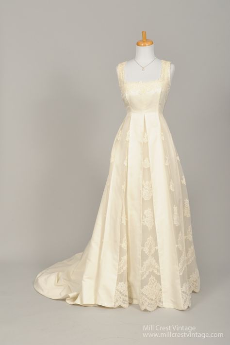 1960 Bianchi of Boston Embroidered Vintage Wedding Gown for a beautiful romantic wedding 1960s Gowns, Bohemian Style Gown, Vintage Wedding Gown, Retro Wardrobe, Silk Wedding Gown, Bride Vintage, Types Of Gowns, Full Gown, Wedding Salon