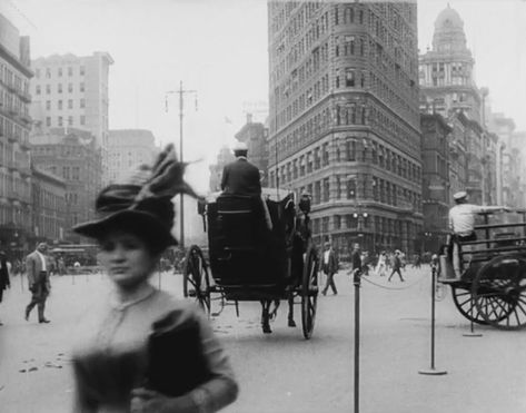 Immaculately Restored Film Lets You Revisit Life in New York City in 1911 New York City Pictures, Nyc History, Girl Film, New York Harbor, William Faulkner, Flatiron Building, City Pictures, History Of Photography, Make Pictures