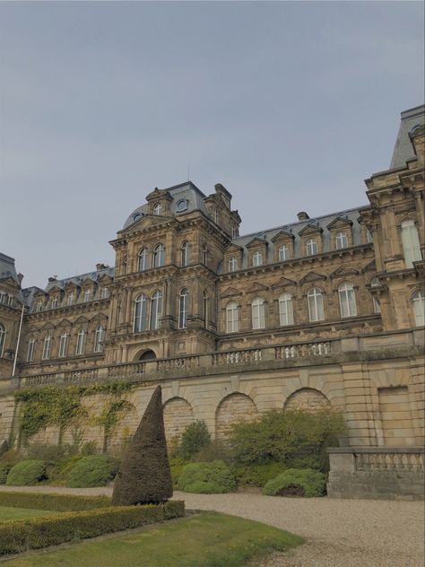 Dark Academia Building, Aesthetic Cutouts, England Castle, Penthouse Aesthetic, Aesthetic Castle, Castle School, Dark Academia School, Big Gigantic, Castle Exterior