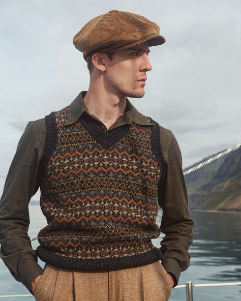 THOMAS FARTHING ʟᴏɴᴅᴏɴ on Instagram: “Thomas Farthing Fair Isle knits - Part of our ‘SPITSBERGEN’ Expedition collection.  www.thomasfarthing.co.uk  Photo - @jenna_skyner…” Male Sweater Vest Outfit, Thomas Farthing London, Jumper Outfit Men, Thomas Farthing, British Country Style, Sweater Outfits Men, Male Sweaters, Dark Academia Outfits, Sweater Vest Outfit