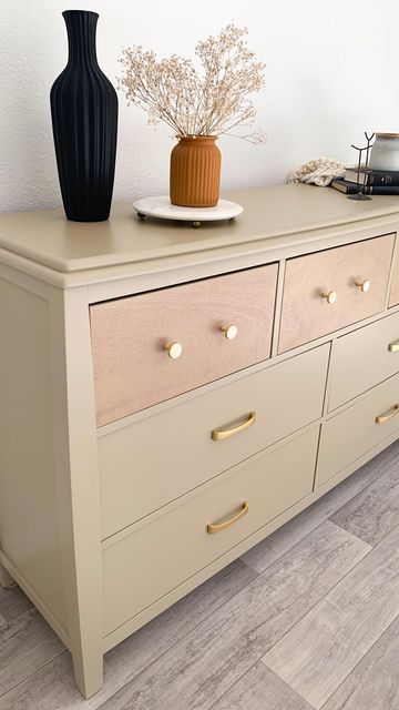 Neutral Painted Furniture Ideas, Trending Home Decor 2024, Komoda Diy, Diy 6 Drawer Dresser, Tan Dresser, Diy Dresser Ideas, Drawer Flip, Neutral Dresser, Dresser Makeover Diy