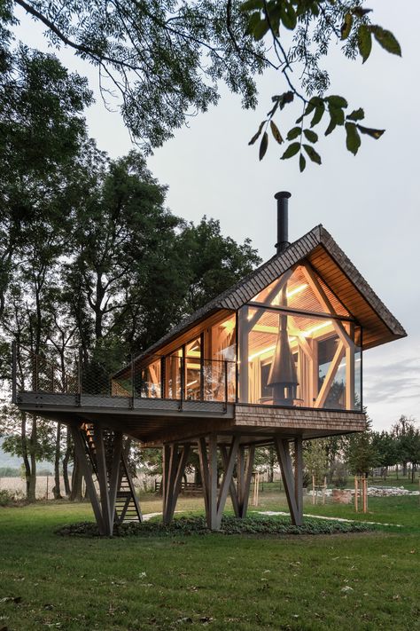 Zen Tiny House is Testimony of Nature-Inspired Architecture Tiny Houses On Stilts, Tiny Home On Stilts, House On Stilts Ideas, Houses On Stilts, Home On Stilts, Concrete House Design, Stilt House, Houses In Germany, Jungle Resort