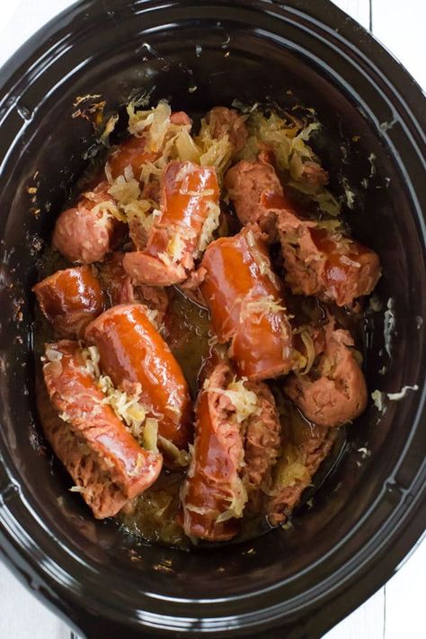 Kielbasa Slow Cooker, Kielbasa And Sauerkraut, How To Cook Kielbasa, Slow Cooker Kielbasa, Kielbasa Recipes, Sausage Dishes, Sauerkraut Recipes, Crockpot Pork, Crock Pot Slow Cooker