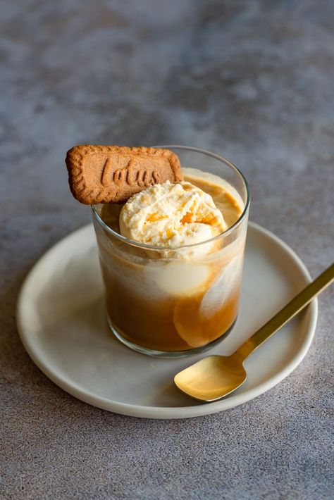 Biscoff Affogato - Hein van Tonder - Food Photographer & Stylist Coffee Gelato, Dessert Cafe, Cafe Food Ideas, Affogato Coffee, Affogato Recipe, Peppermint Crisp, Espresso Recipes, Dinner Party Dishes, Coffee Ice Cream