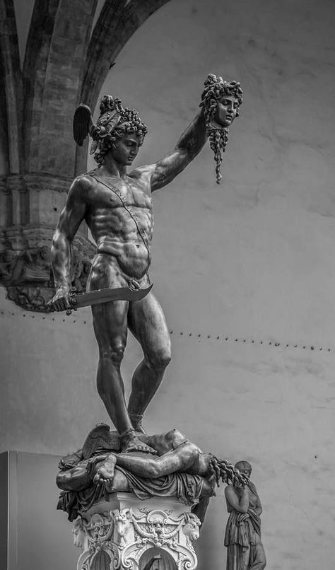 Statue Tattoo, Ancient Greek Sculpture, Istoria Artei, Greek Mythology Tattoos, Classic Sculpture, Greek Statues, Mythology Tattoos, Roman Sculpture, Greek Mythology Art