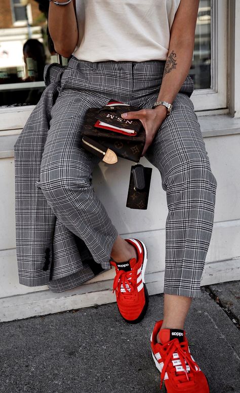 Red Sneakers Outfit Mens, Orange Sneakers Outfit, Red Sneakers Outfit, Oversized Plaid Blazer, Red Shoes Outfit, Girl Boss Outfit, Trainers Outfit, Sporty Chic Style, Sneaker Outfits Women