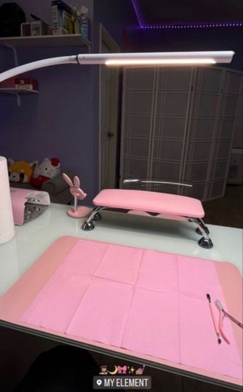 Pink Nail Tech Room, Nail Tech Set Up, Nail Tech Aesthetic, Nail Tech Station At Home, Nail Technician Room, Beginner Nail Tech, Red Gel Nail Polish, Nail Tech School, Nail Room Ideas