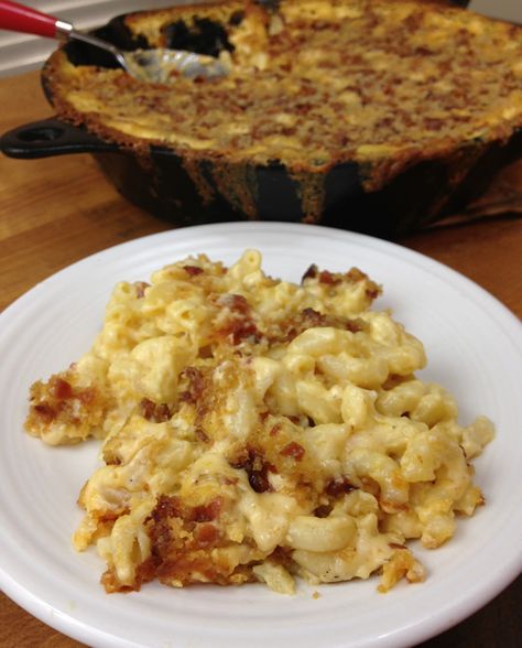 smoked mac & cheese recipe Mac And Cheese Recipe Smoked, Chad Recipes, Smoked Mac N Cheese Recipe, Smoked Mac And Cheese, Jim Bowie, Barbecue Sides, Barbecue Side Dishes, Big Green Egg Recipes, Green Egg Recipes